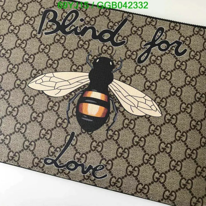 Gucci GG Supreme Bee Print Pouch Clutch Bag AAAA GGB0423