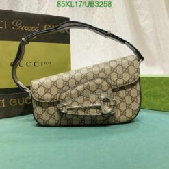 Gucci Horsebit 1955 Small Bag in Beige, embodying classic elegance.