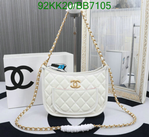 Chanel imitation handbag in white color