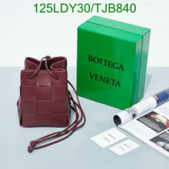 Imitation Bottega Veneta Small Cross-Body Bucket Bag in Red BVF4722