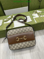 Gucci Beige and Ebony Shoulder Bag featuring GG Supreme Canvas 645454