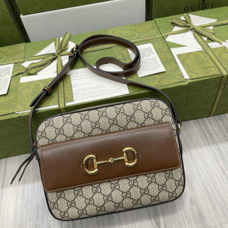 Gucci Beige and Ebony Shoulder Bag featuring GG Supreme Canvas 645454